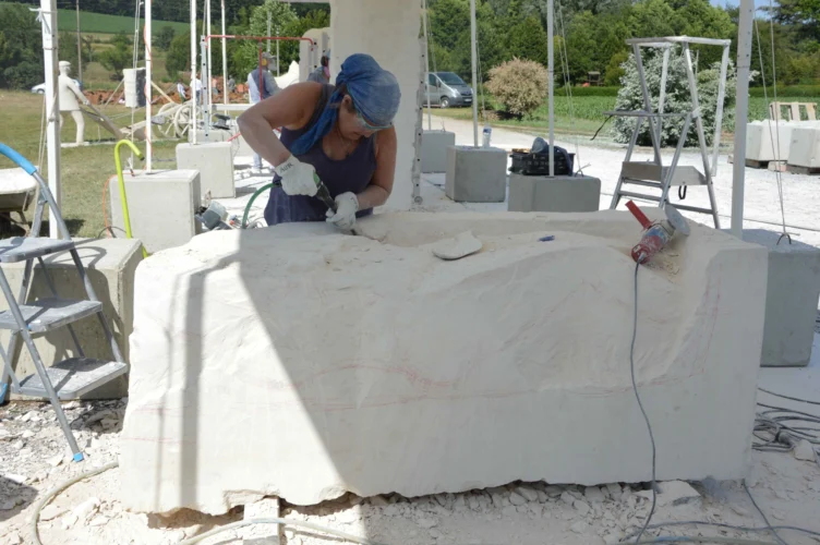 Symposium international de sculpture monumentale sur pierre Saint-Michel-de-Chavaignes