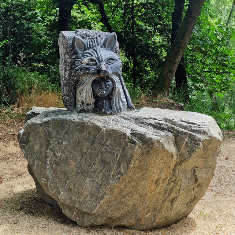 La Louve Sculpture Pierre De Chateaupanne 2016 01